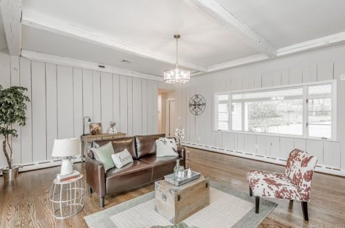 30 Walkley Hill Rd, Haddam, CT 06438-1008