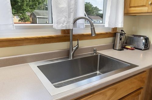 26 Bedford St, Nashua NH  03063-2032 exterior