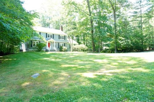 59 Erickson Dr, Stamford, CT 06903-3216