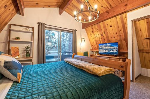 1104 Robinhood Blvd, Big Bear City CA  92314-9376 exterior