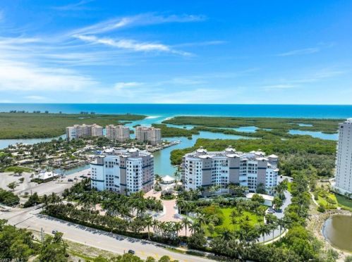 13675 Vanderbilt Dr, Naples FL  34110-6002 exterior