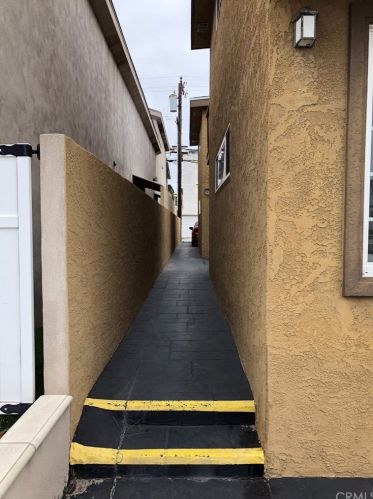 1216 Balboa Blvd, Newport Beach CA  92661-1420 exterior