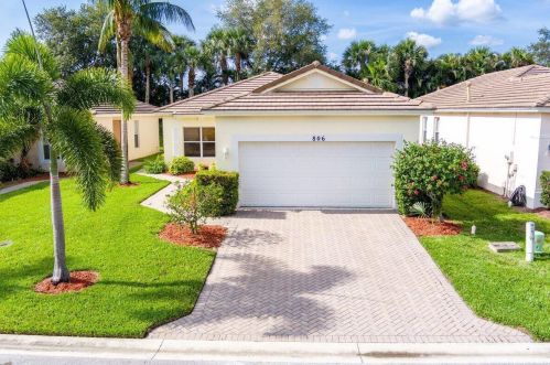 806 Rocky Bayou Ter, Fort Pierce FL  34986-2068 exterior