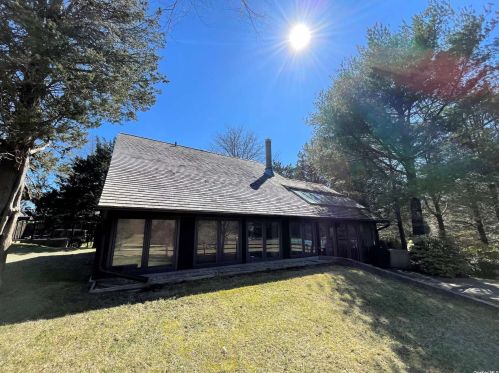 8 Yearling Ct, East Hampton, NY 11937-3260