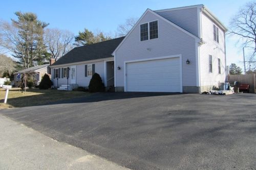 18 Spruce St, Wareham, MA 02571-1237