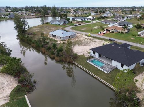 1908 14 St, Cape Coral FL  33909-1643 exterior