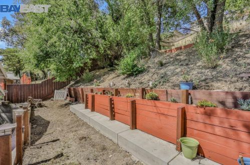 24494 Leona Dr, Hayward CA  94542-1010 exterior