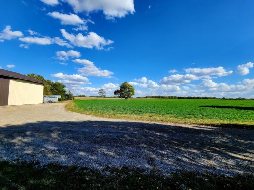 5985 Creek Rd, Washington Ch OH  43160-9726 exterior