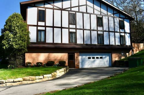 1018 Thornberry Dr, Pittsburgh, PA 15237-3374