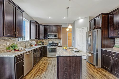 1910 Tumbleweed Cir, West Bend WI  53095-8561 exterior