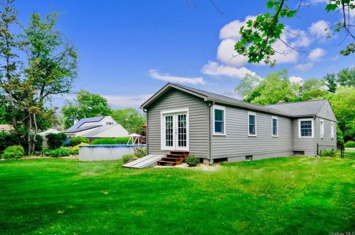 70 Mountain View Rd, Fishkill NY  12524-3209 exterior