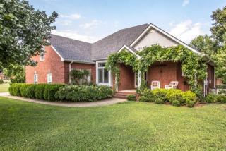 120 Royal Gln Blvd, Murfreesboro TN  37128-3721 exterior