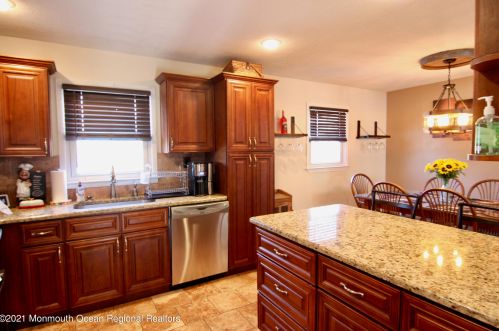 128 Willow Dr, Jackson Twp, NJ 08527-3844
