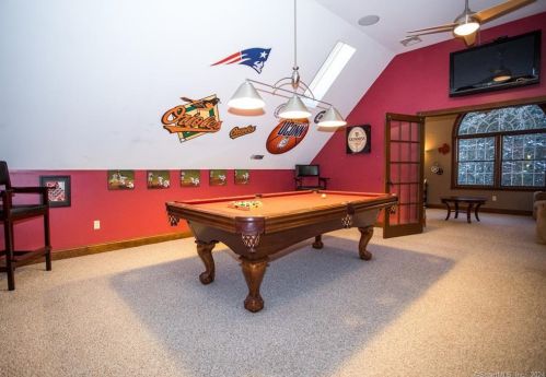 2 Deepwood Dr, Norwich CT  06360-1608 exterior