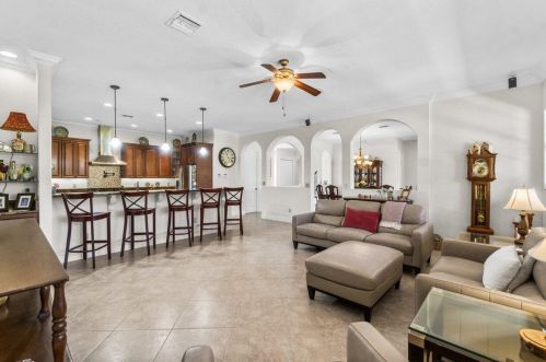 5811 Blue Bonnet Ct, Fort Pierce FL  34986-4186 exterior