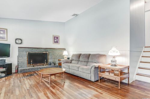 20 Laurie Blvd, Bethpage NY  11714-1412 exterior