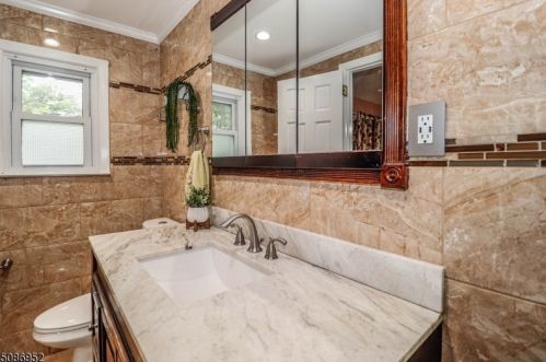 916 Rayhon Ter, Rahway NJ  07065-2153 exterior