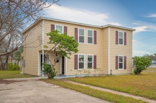 1102 2nd Ave, Texas City, TX 77590-7517
