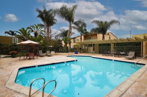 5252 Balboa Arms Dr, San Diego CA 92117-4987 exterior