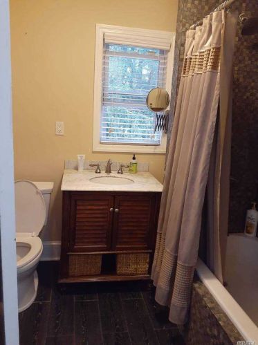 87-33 188th St, Jamaica, NY 11423-1028