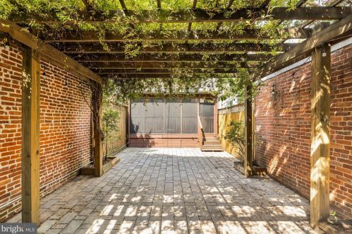 415 10 St, Washington DC 20003-2133 exterior