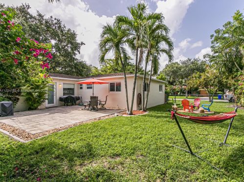 518 58th Ct, Hollywood FL  33023-1437 exterior