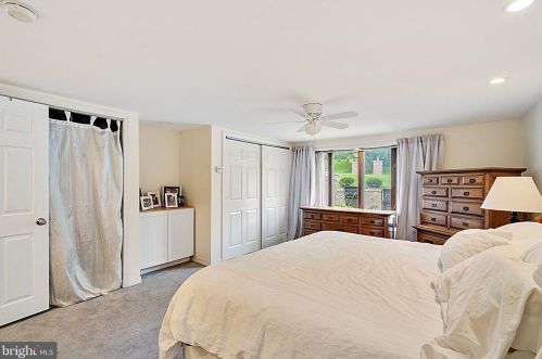 135 Marmic Dr, Southampton PA 18966-1725 exterior