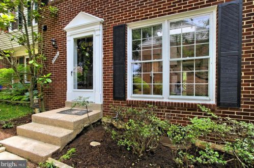 5420 Midship Ct, Springfield VA  22015-1937 exterior