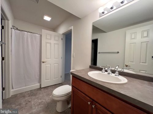 71 Keswick Dr, Navy Sup Dpt PA 17050-7917 exterior