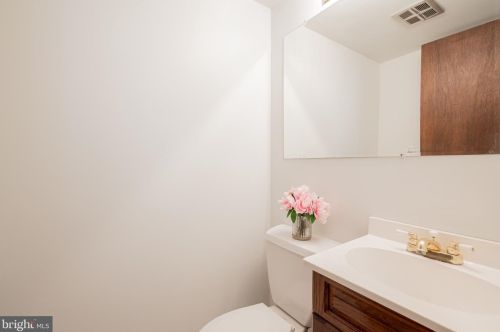 253 Pond Dr, Hockessin DE  19707-9241 exterior