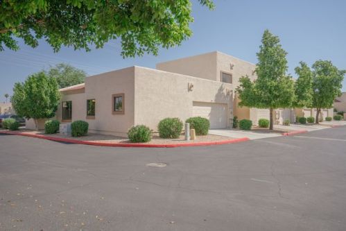 4842 New World Dr, Glendale, AZ 85302-5138