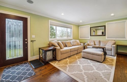 83 Mcnomee St, Oakland NJ  07436-2609 exterior