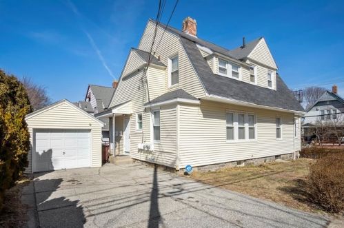73 Maple St, Woonsocket RI  02895-4525 exterior
