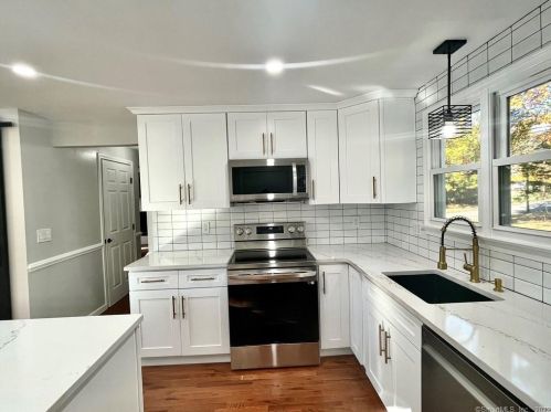 97 Bramblebush Rd, Manchester CT  06040-6300 exterior