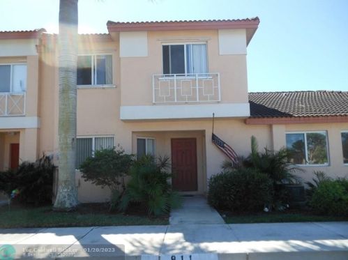 805 208th Ave, Hollywood FL  33029-3499 exterior