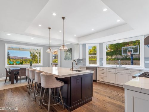 6130 Heritage Dr, Calabasas, CA 91301-4122