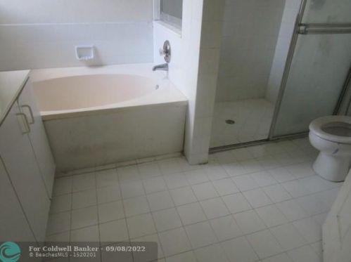 1576 151st Ave, Hollywood FL  33027-2371 exterior