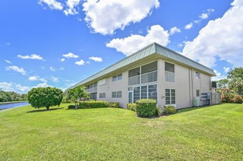 600 Valley Stream Dr, Naples FL  34113-4135 exterior