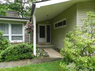 42 Timberline Dr, Poughkeepsie, NY 12603-5546