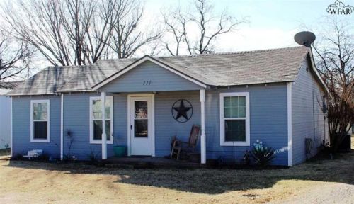 111 Crafton St, Henrietta, TX 76365-2123