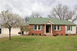 1085 Canaan Rd, Columbia, TN 38401-6085
