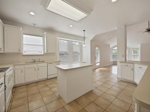 3617 Marquette Dr, Denton TX  76210-8738 exterior
