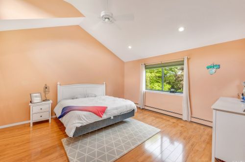 3 Hyanis Ct, Mount Sinai NY  11766-1809 exterior