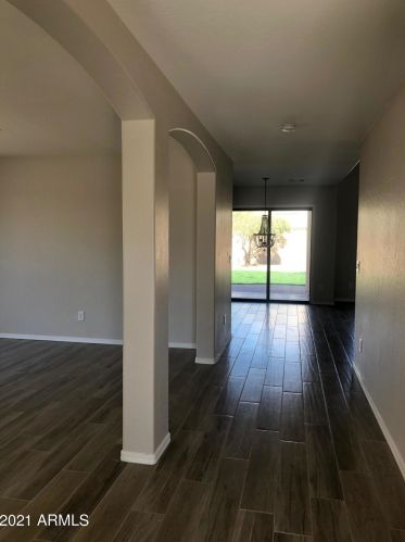 7156 Discovery Dr, Glendale, AZ 85303-3933