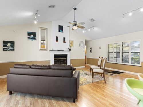 1050 31 Ave, Vero Beach FL 32960-4096 exterior