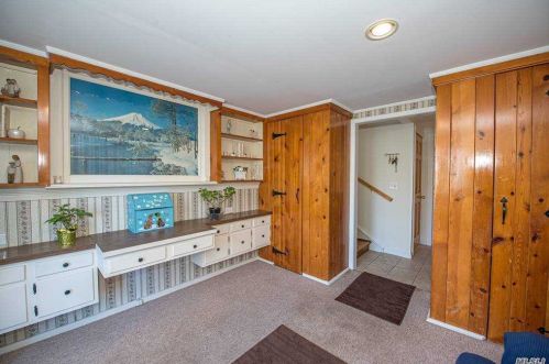 756 Carlton Rd, Babylon, NY 11704-7106