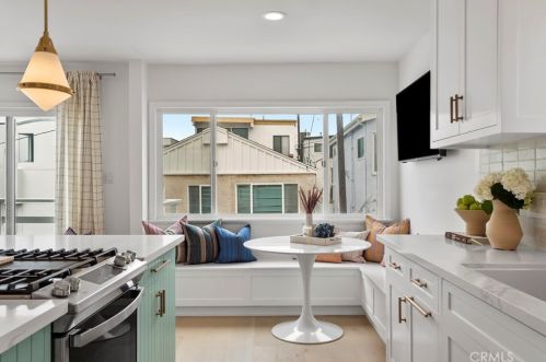212 41st St, Manhattan Beach CA  90266-3141 exterior