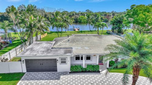 7130 Venetian Way, West Palm Beach, FL 33406-6829