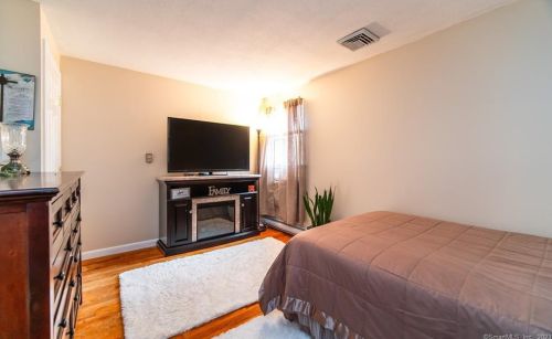 148 Dorothy Dr, Middletown CT  06457-5304 exterior