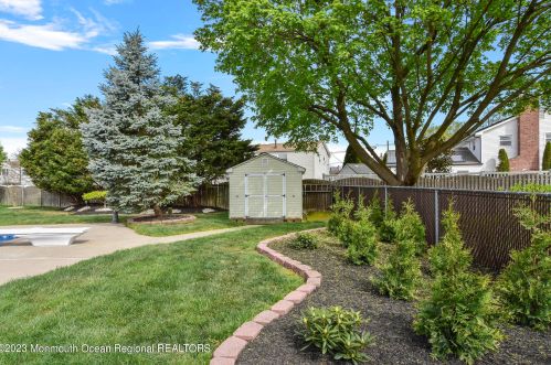 16 Galway Dr, Hazlet NJ  07730-1112 exterior